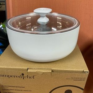 PAMPERED CHEF 1 QUART INSULATED  BOWL.